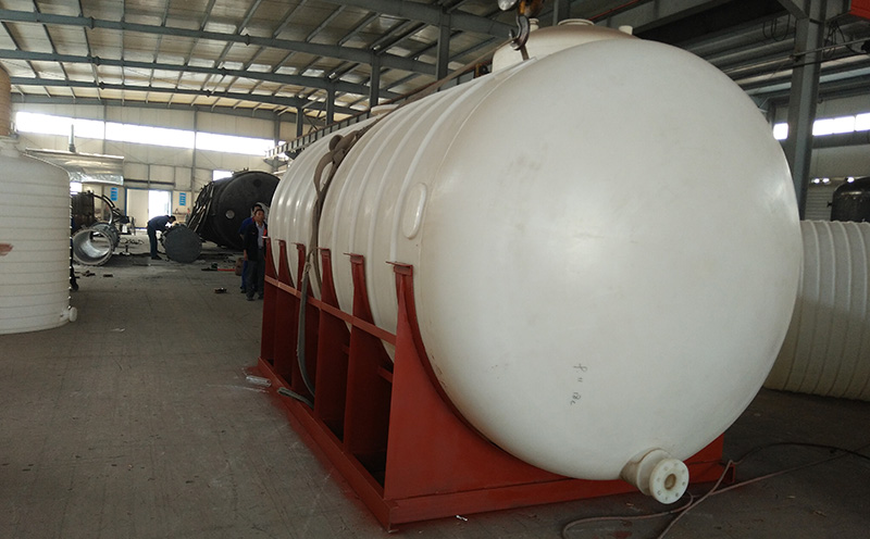 鶴壁市鶴鑫化工有限責任公司之聚乙烯儲罐